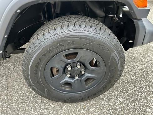 Used 2022 Jeep Wrangler Sport AWD/4WD image 31