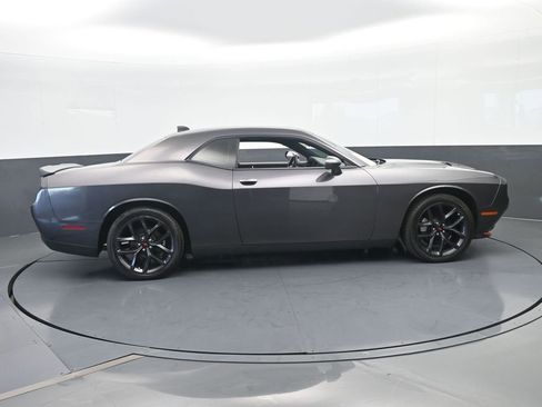 Used 2022 Dodge Challenger SXT w/ Driver Convenience Group RWD image 7