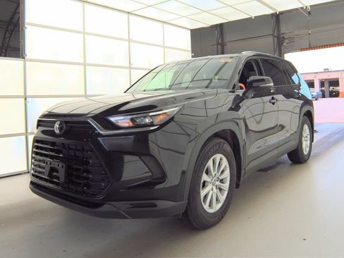 Used 2025 Toyota Grand Highlander AWD image 1