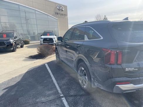 Used 2024 Kia Sorento S w/ Panoramic Sunroof Package image 4