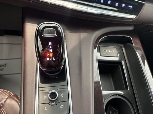 Used 2022 Cadillac Escalade Premium Luxury Platinum image 36