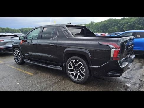 Used 2025 Chevrolet Silverado EV RST AWD/4WD image 5