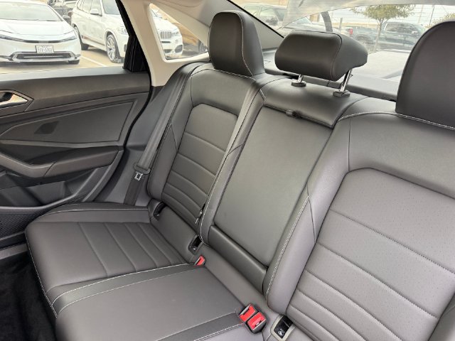 Used 2024 Volkswagen Jetta SE w/ Panoramic Sunroof Package FWD image 30