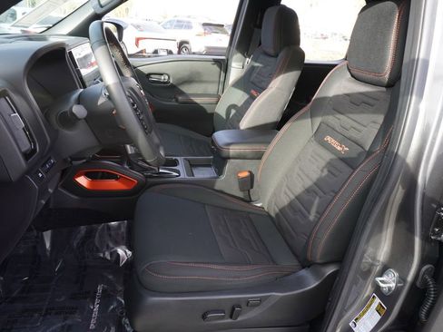 Used 2025 Nissan Frontier Pro-X image 13