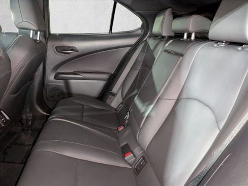 Used 2021 Lexus UX 200 image 18