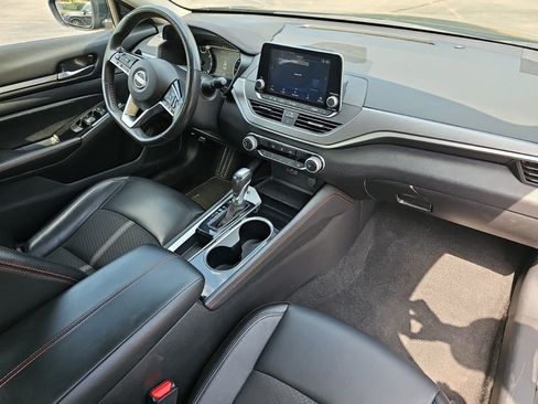 Used 2024 Nissan Altima 2.5 SR FWD image 14