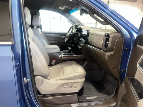 Used 2024 GMC Sierra 1500 SLT w/ SLT Convenience Package AWD/4WD image 32