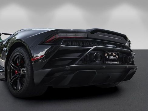 Used 2020 Lamborghini Huracan EVO RWD image 21