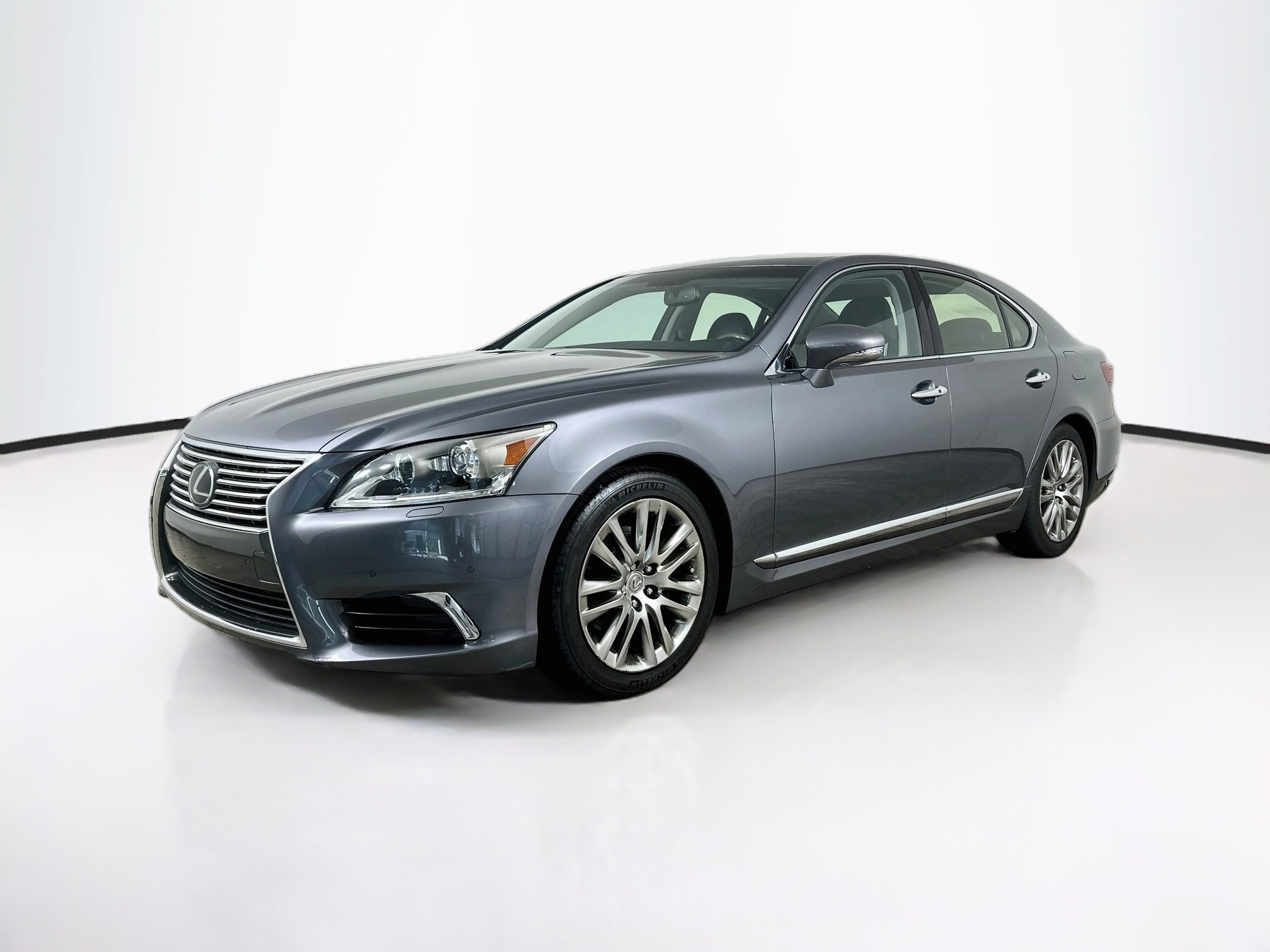 Used 2016 Lexus LS 460 w/ Comfort Package RWD image 3