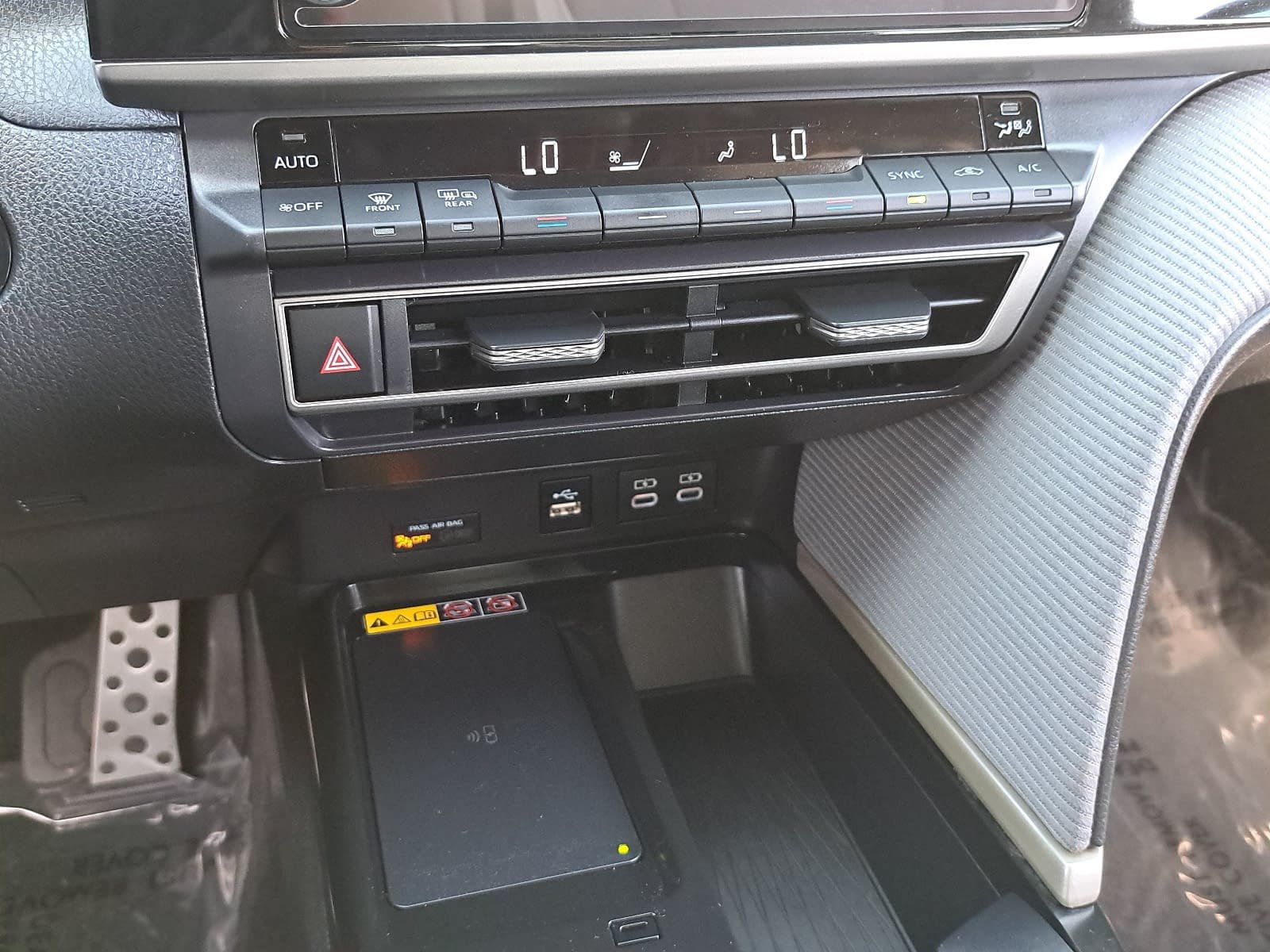 Used 2026 Toyota Camry SE FWD image 25