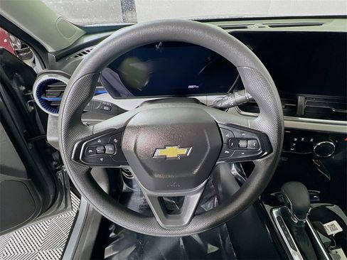 Used 2024 Chevrolet Trax LT image 11