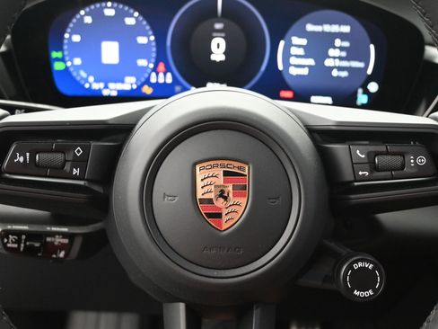 Certified 2025 Porsche Macan 4S Electric AWD/4WD image 20