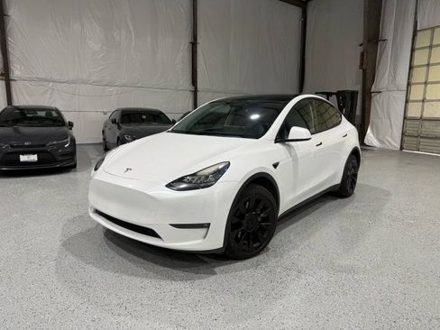 Used 2022 Tesla Model Y Long Range AWD/4WD image 1