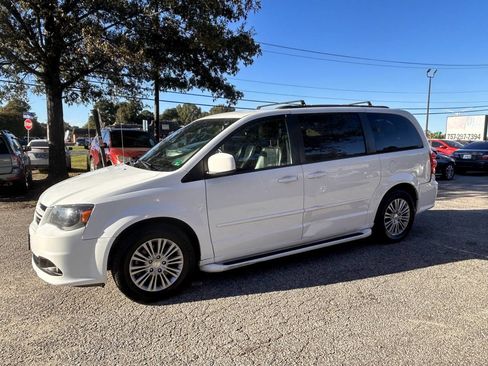 Used 2016 Dodge Grand Caravan R/T image 5