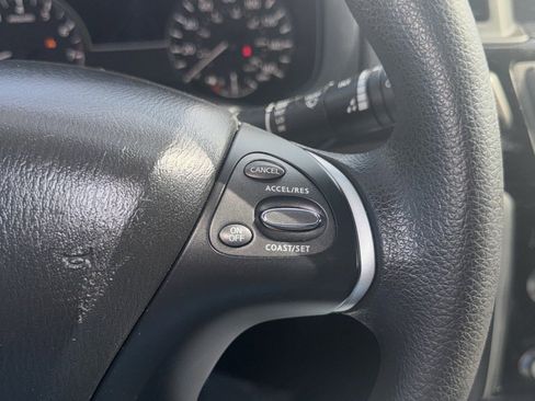 Used 2020 Nissan Pathfinder S image 18