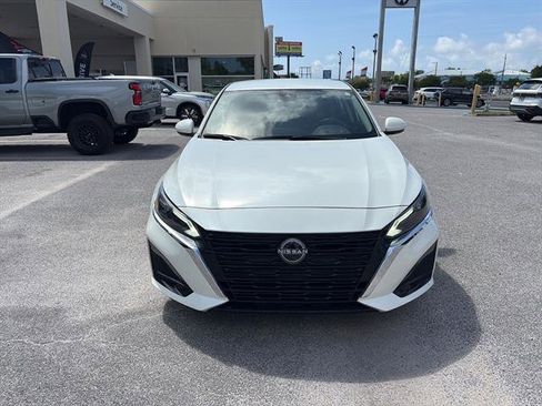 Used 2023 Nissan Altima 2.5 SV image 2