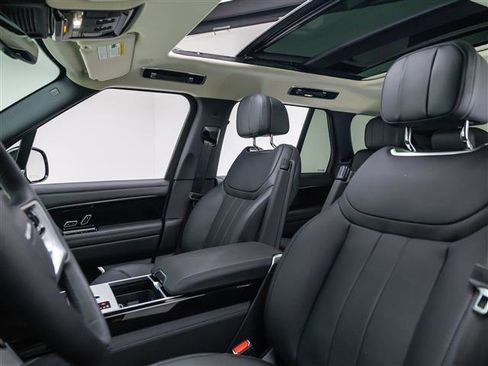 New 2025 Land Rover Range Rover SE image 17