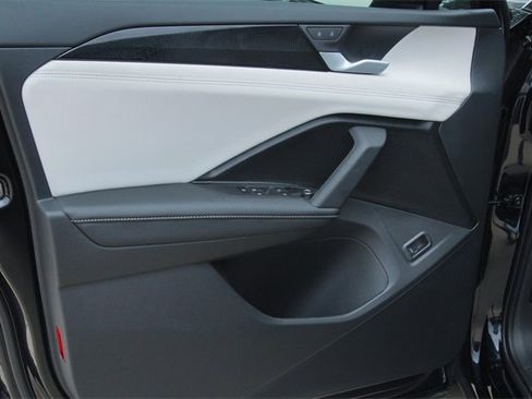 New 2025 Volkswagen Tiguan SE image 10