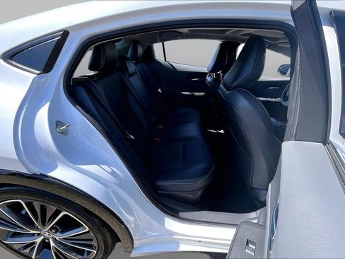 Certified 2025 Toyota Prius XLE FWD image 19