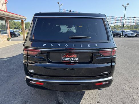 Used 2024 Jeep Wagoneer Series III AWD/4WD image 5