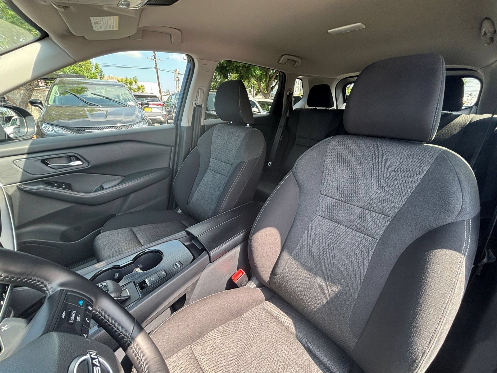 Used 2025 Nissan Rogue SV FWD image 28