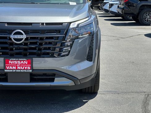 New 2026 Nissan Pathfinder Platinum AWD/4WD image 12