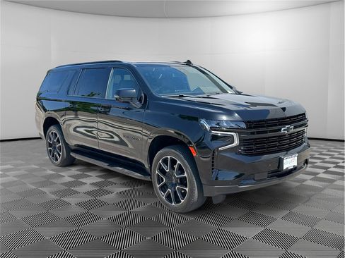 Used 2024 Chevrolet Suburban RST w/ Luxury Package RWD image 7