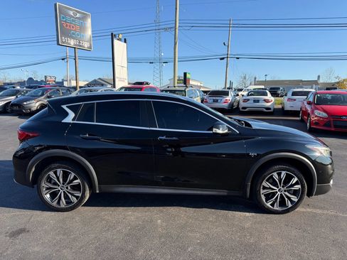 Used 2018 INFINITI QX30 Premium w/ Navigation Package AWD/4WD image 2