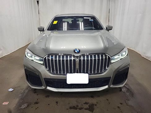 Used 2020 BMW 750i xDrive w/ Executive Package AWD/4WD image 3
