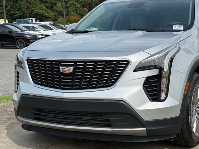 Used 2022 Cadillac XT4 Premium Luxury w/ Safety Alert Package FWD image 9