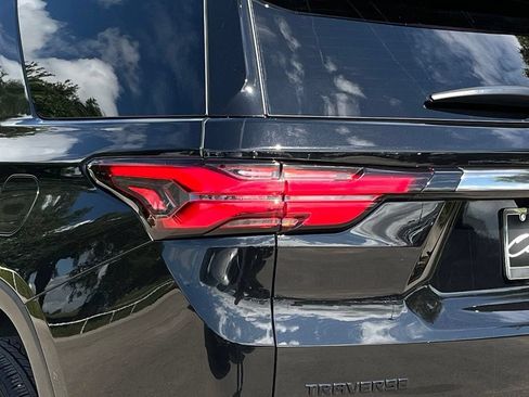 Used 2022 Chevrolet Traverse RS FWD image 32