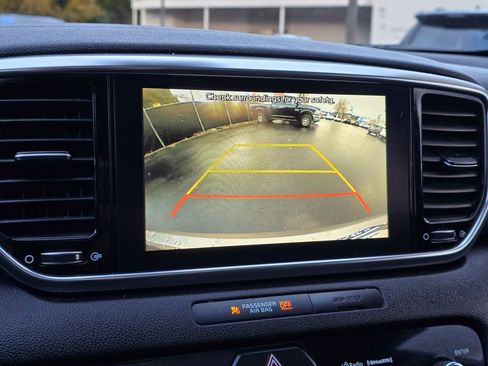 Used 2021 Kia Sportage EX w/ EX Technology Package image 19