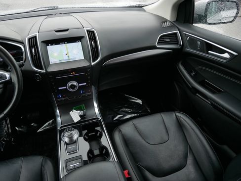 Certified 2019 Ford Edge Titanium w/ Equipment Group 301A AWD/4WD image 11