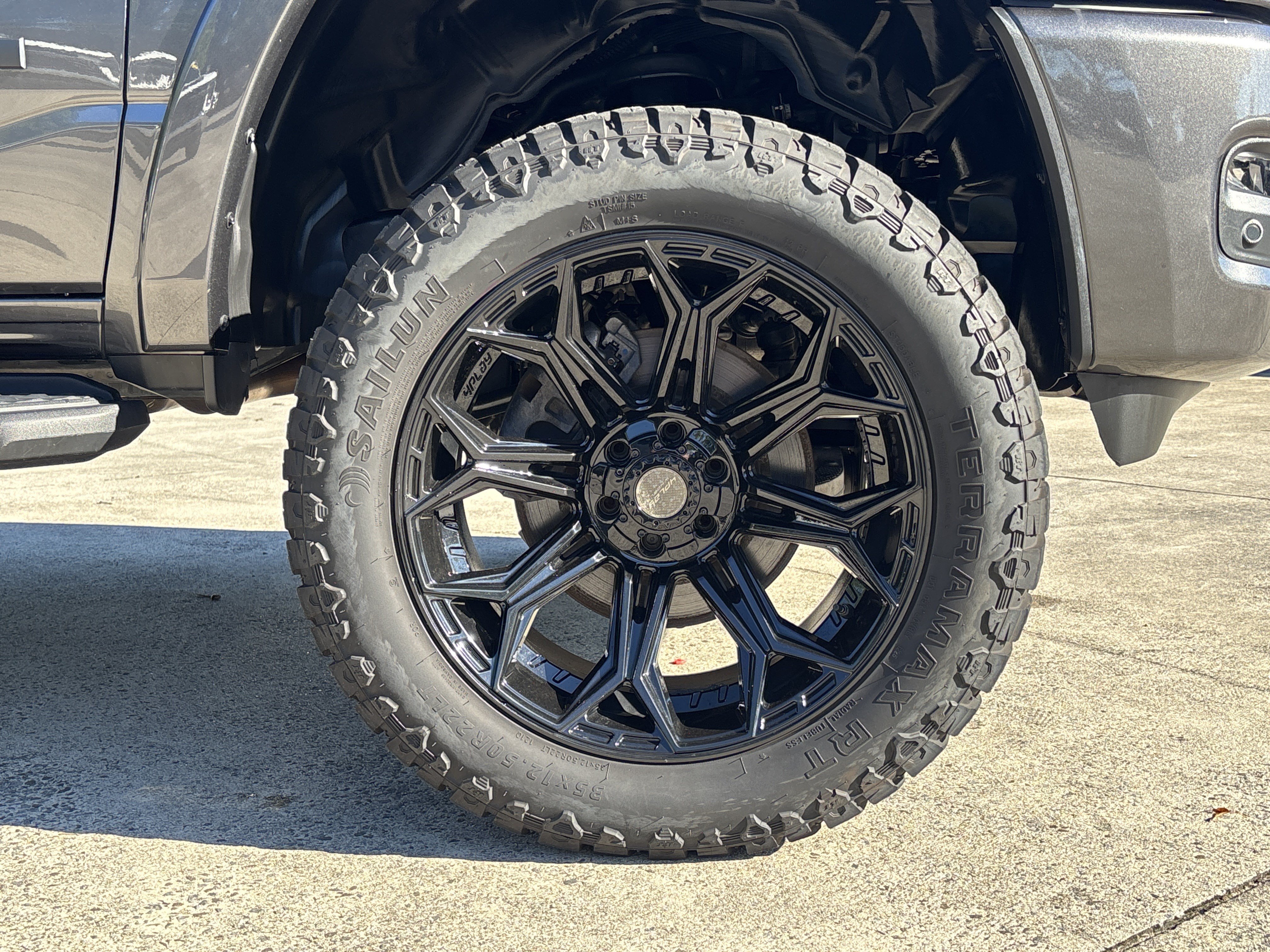 Used 2025 RAM 1500 Big Horn AWD/4WD image 9