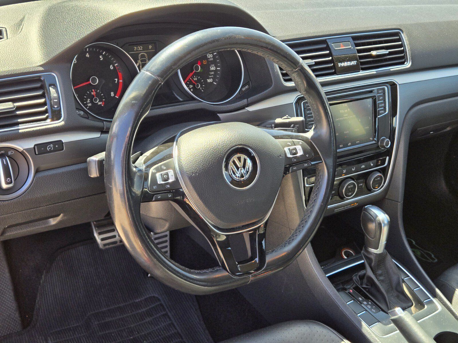 Used 2018 Volkswagen Passat 2.0T S FWD image 15