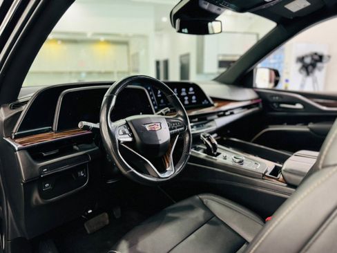 Used 2022 Cadillac Escalade Luxury w/ LPO, Illumination Package image 13