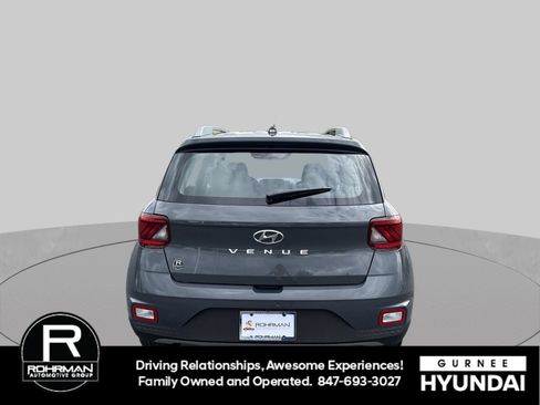 Used 2026 Hyundai Venue SEL FWD image 8