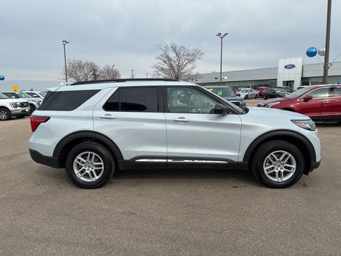 Used 2025 Ford Explorer Active AWD/4WD image 1