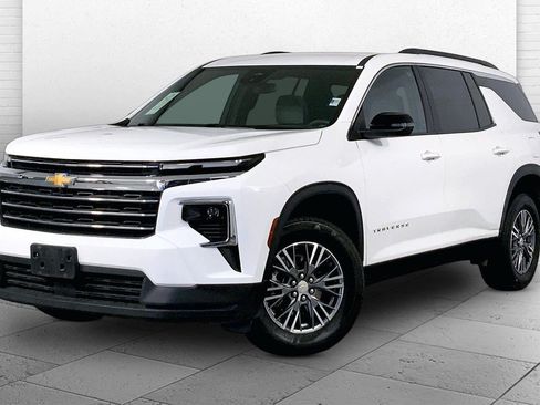 Used 2025 Chevrolet Traverse LT AWD/4WD image 12