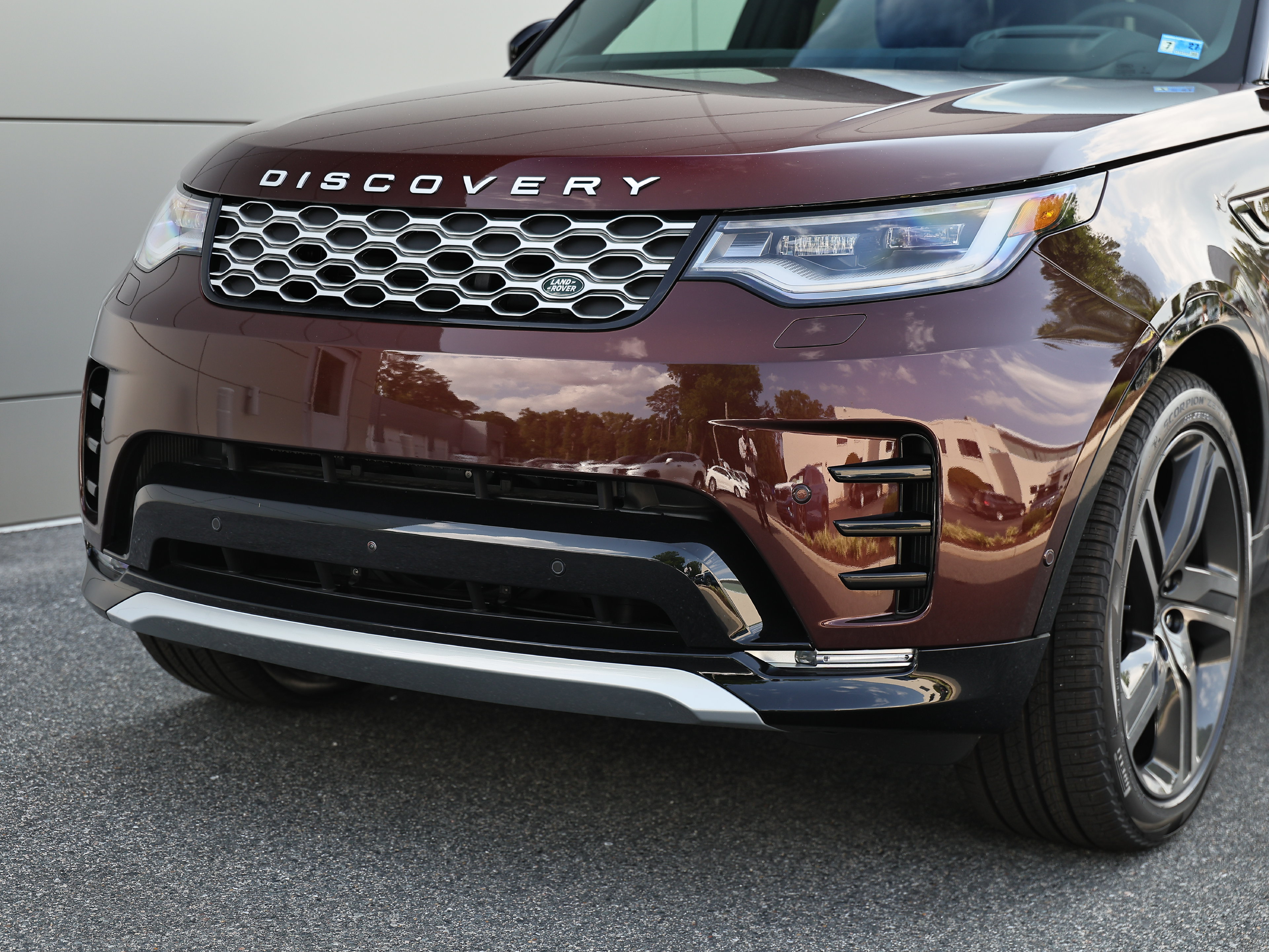 New 2026 Land Rover Discovery Limited Edition AWD/4WD image 2