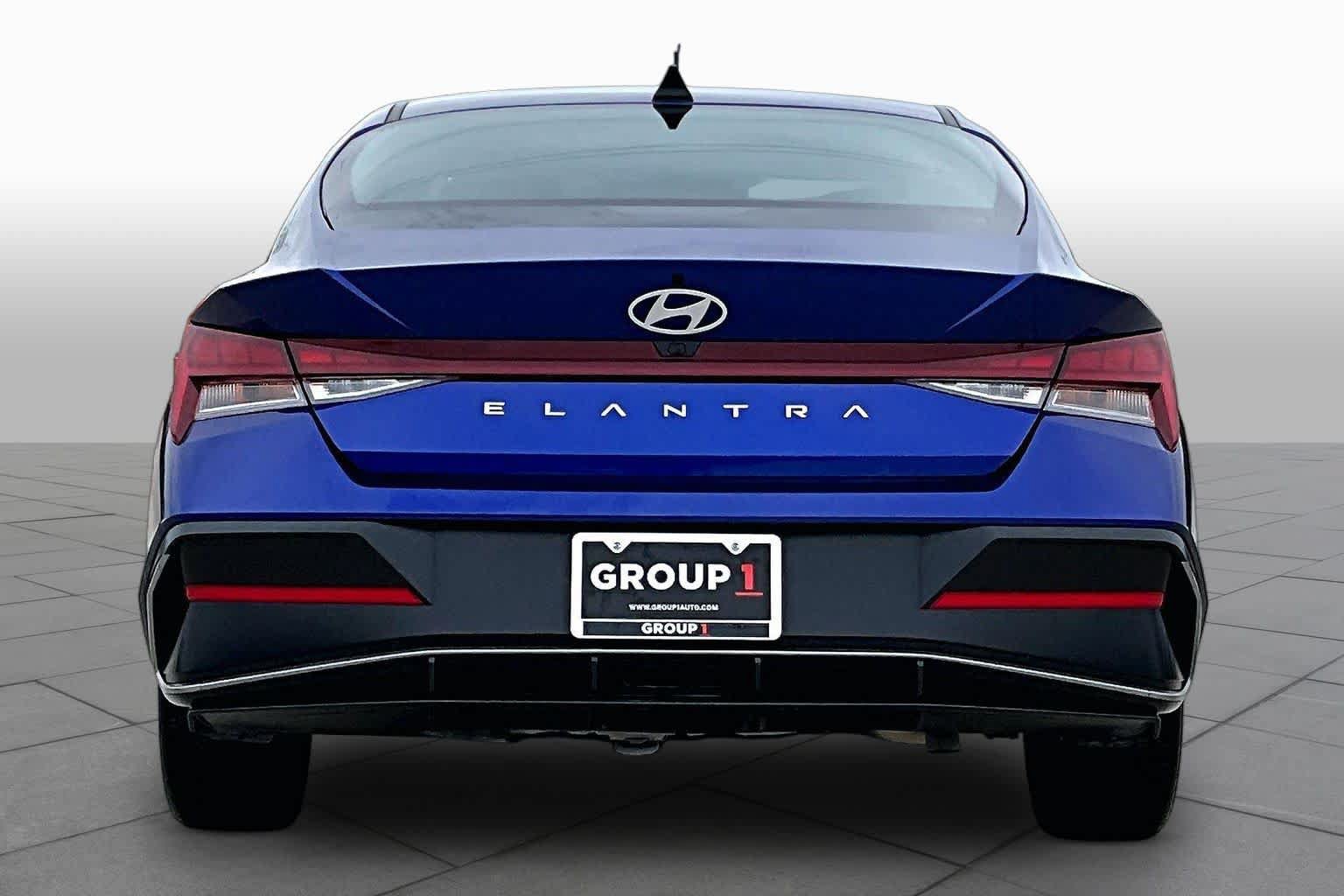 Used 2025 Hyundai Elantra SEL FWD image 5