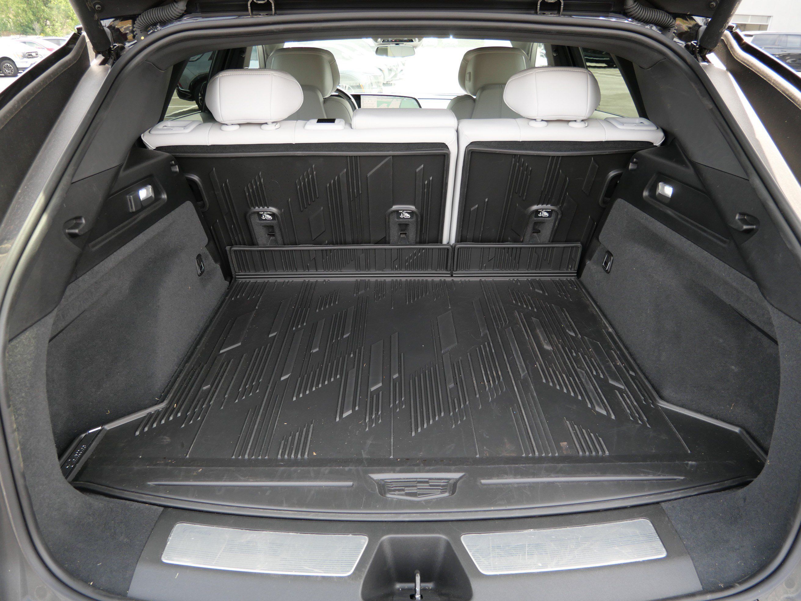 Used 2026 Cadillac Lyriq Luxury w/ LPO, Floor Liner Package AWD/4WD image 17