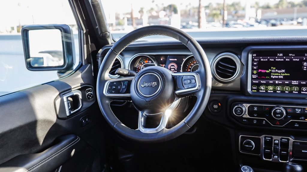 Used 2023 Jeep Wrangler Unlimited Sahara AWD/4WD image 18