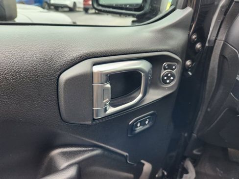 Used 2025 Jeep Wrangler Unlimited Rubicon w/ XTREMEE 35" Tire Package image 10