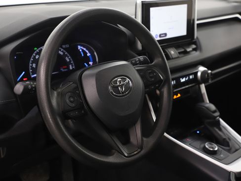 Used 2025 Toyota RAV4 LE image 20