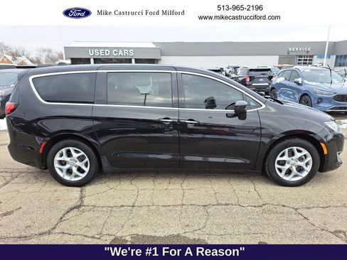 Used 2018 Chrysler Pacifica Touring Plus w/ Tire & Wheel Group image 6