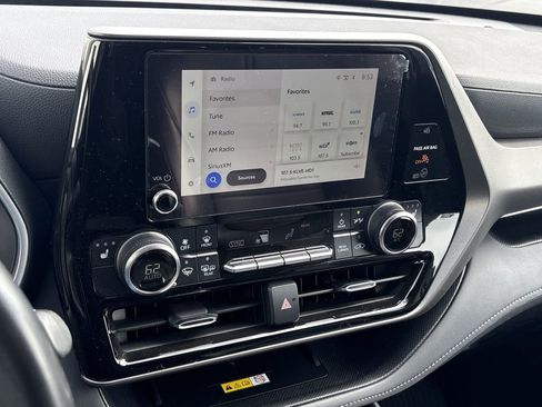 Used 2023 Toyota Highlander XLE FWD image 10