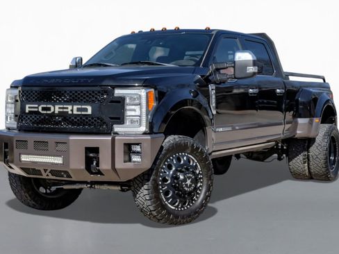 Used 2018 Ford F350 King Ranch w/ King Ranch Ultimate Package image 4