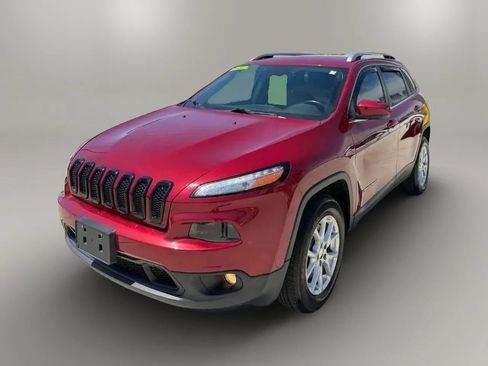Used 2016 Jeep Cherokee Latitude AWD/4WD image 3