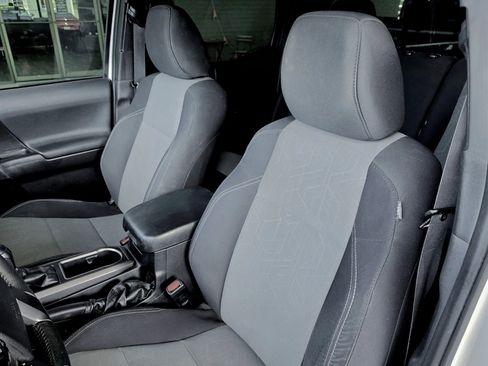 Used 2021 Toyota Tacoma TRD Off-Road w/ Technology Package image 15